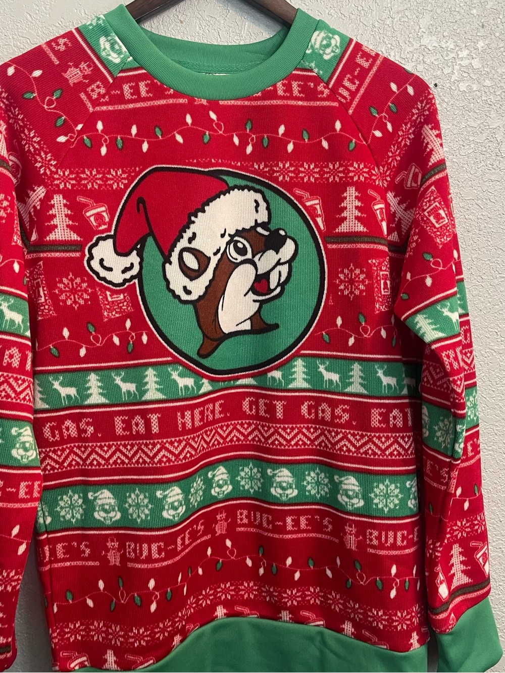 Holiday Graphic Red & Green Men’s Sweater - Buc-ee's Logo